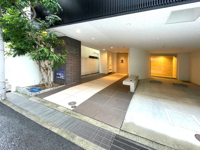 エヴィステージのエントランス|ゆとりのあるエントランスです