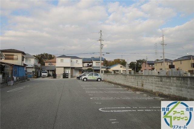 コンフォート小山Bの駐車場