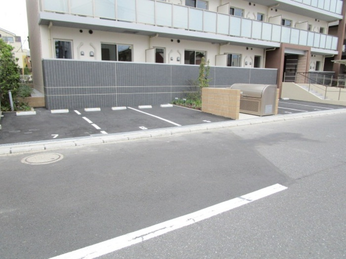 【駐車場】