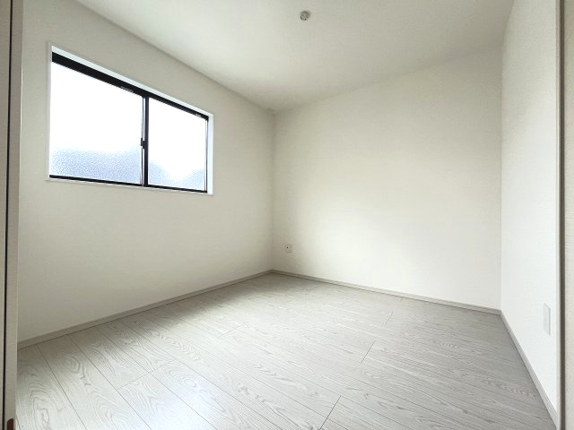 【洋室】 | 福岡市城南区東油山1丁目1期　2号棟（全2棟）【仲介手数料無料・0円】 | 現地写真。1階洋室です。