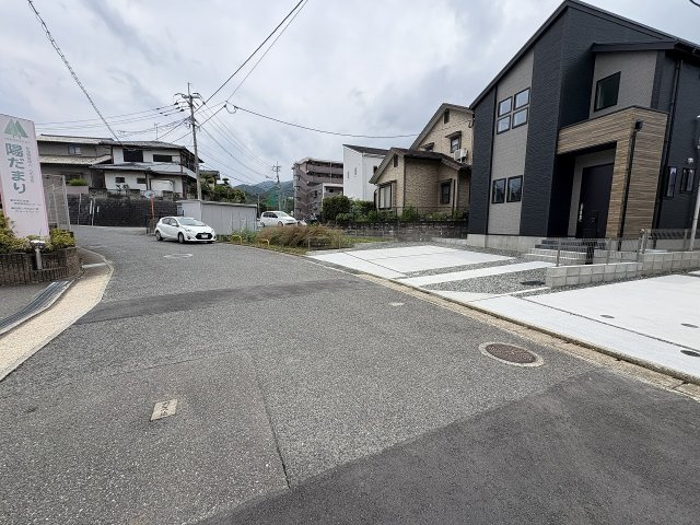 【その他】 | 福岡市城南区東油山1丁目1期　2号棟（全2棟）【仲介手数料無料・0円】 | 現地写真。前面道路です。