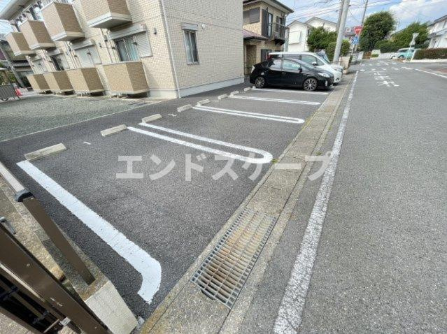 サンモールの駐車場|高崎、前橋のお部屋探しはエンドスケープまで！お客様の理想お聞かせ下さい♪