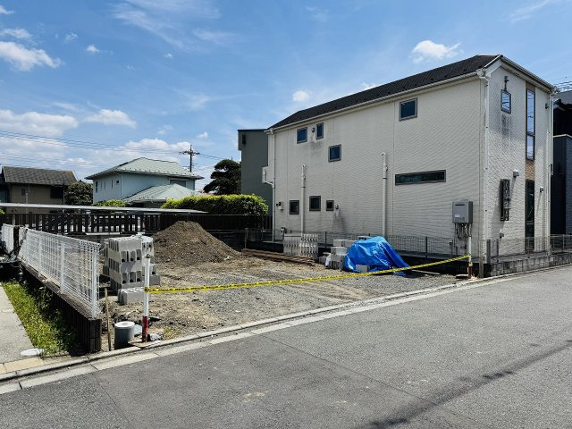 八王子市　元本郷町　新築一戸建ての前面道路含む現地写真|～西側5ｍ道路に面しています～