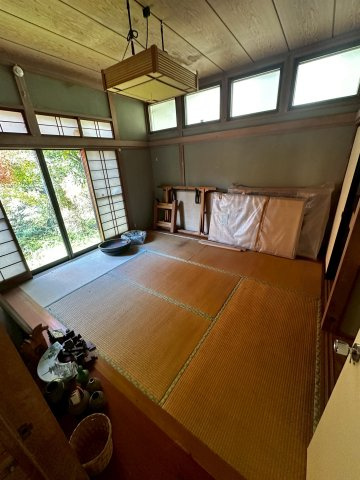 梅田3丁目川の見える平屋の和室