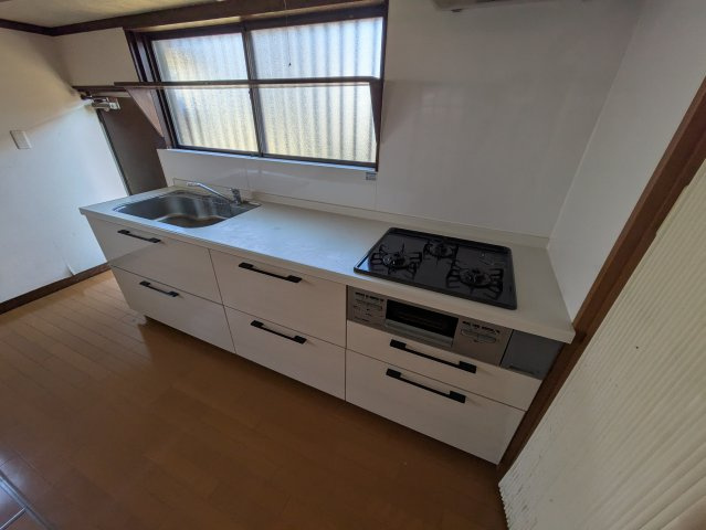 成田市大袋中古戸建のキッチン|キッチンでお料理をお楽しみください