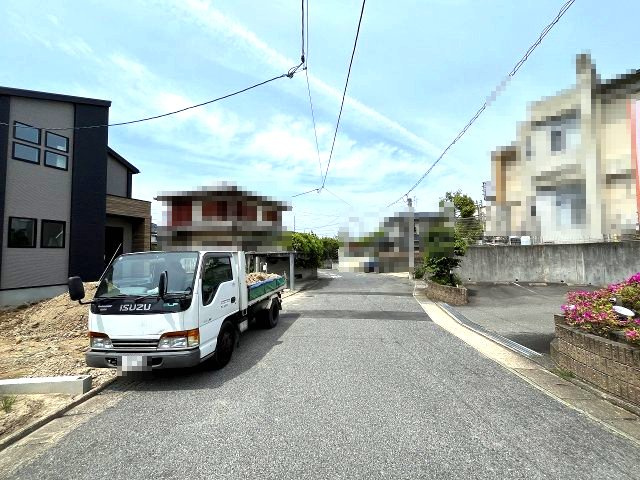 【その他】 | 福岡市城南区東油山1丁目1期　1号棟（全2棟）【仲介手数料無料・0円】 | 現地写真。前面道路です。