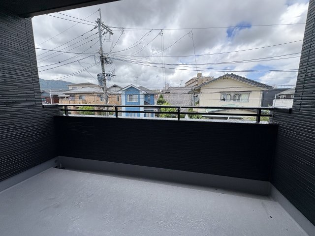 【バルコニー】 | 福岡市城南区東油山1丁目1期　1号棟（全2棟）【仲介手数料無料・0円】 | 施工例。施工例は完成時と異なる場合があります。