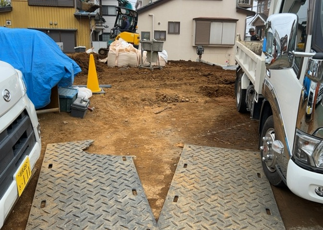 【駐車場】 | 駐車場と明記されていても、最小スペースでつくられた駐車場だと大型車は駐車できなかったり、出入りしにくくなったりする可能性があります。お車のサイズと購入したい物件の駐車場のサイズを現地で確認しましょう。
