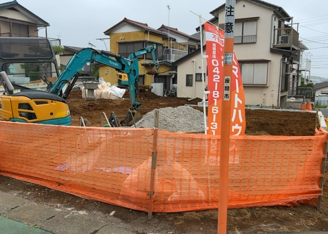 【駐車場】 | 駐車場と明記されていても、最小スペースでつくられた駐車場だと大型車は駐車できなかったり、出入りしにくくなったりする可能性があります。お車のサイズと購入したい物件の駐車場のサイズを現地で確認しましょう。