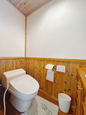 【中古戸建】桐生市川内町5丁目のトイレ|■トイレ｜オシャレなクロスは落ち着いた空間を演出し、ついつい長居してしまいます。