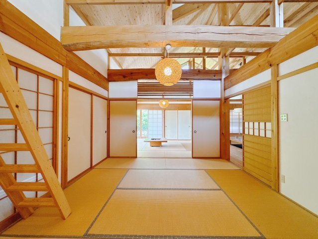 【中古戸建】桐生市川内町5丁目の和室|■和室｜和室を書斎にしたり、冬にはコタツを敷いて家族みんなで年越しをするのもいいですね。家族みんなのお気に入りの空間になります♪