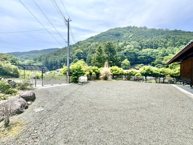 【中古戸建】桐生市川内町5丁目の外観|■外観｜302坪の敷地は家庭菜園やドッグランはもちろん、グランピング風スペースやサウナスペースなど、「庭」にとどまらず、「自分だけの敷地」として楽しめます♪