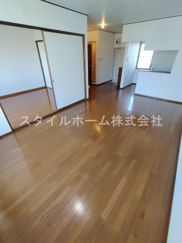 【居間・リビング】 | タプロコート三本木 | イメージ写真です。