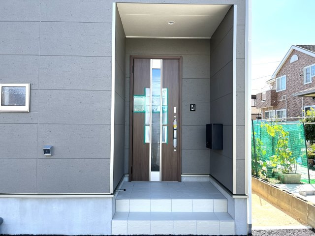 【エントランス】 | 補助金対象！仲介手数料無料！華浦小学校に通える新築戸建　防府市新田　第８－１号棟　クレイドルガーデン　アーネストワン | ダイヤルキー付きの郵便受け