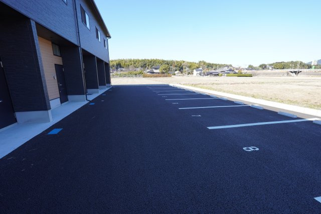 Cross　A棟の駐車場
