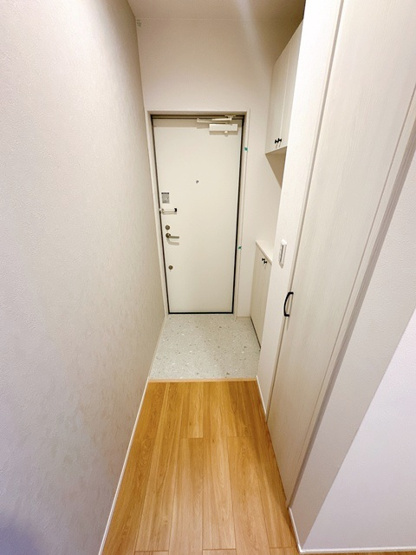 【玄関】 | Louis Apartment 吹田東リバーパーク