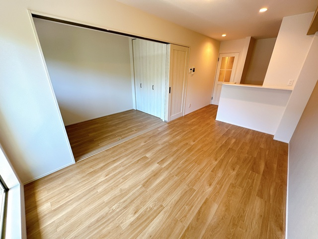 【居間・リビング】 | Louis Apartment 吹田東リバーパーク