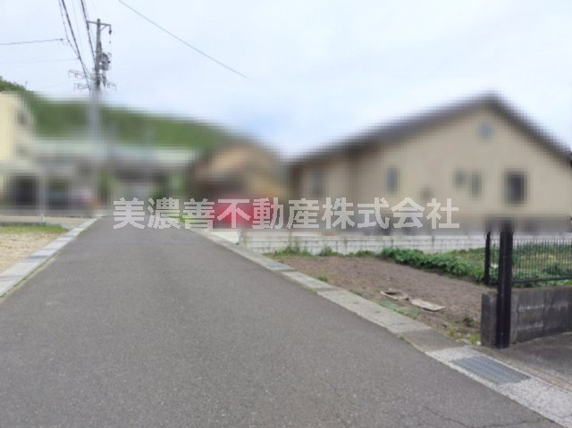 ６６７３４　岐阜市花月町2丁目土地の前面道路含む現地写真