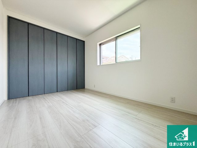 泉南市信達大苗代　新築一戸建ての洋室|シンプルな洋室は、自分好みのインテリアが楽しめます♪ご家族とインテリアや家具を選びに行くのは入居時の醍醐味の一つです。ぜひお楽しみください♪