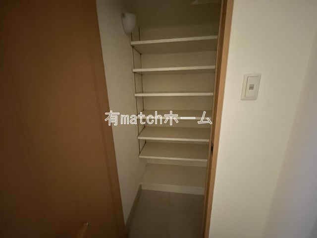 クロスレジデンス大阪新町　堀江小学校区の収納