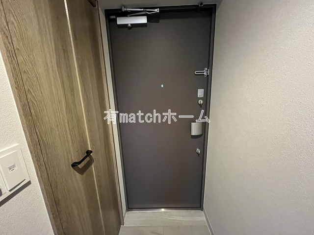 Louis Residence 弁天町の玄関