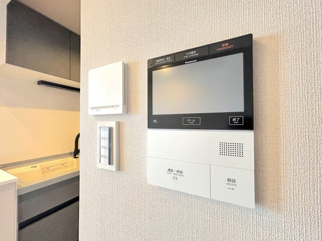 タワーレジデンストーキョーの外観|24時間有人管理
多重オートロック、防犯カメラ
制震構造を採用し、耐震面も安心

共働き世帯や単身者でも、安心して長く住める環境が整っています。