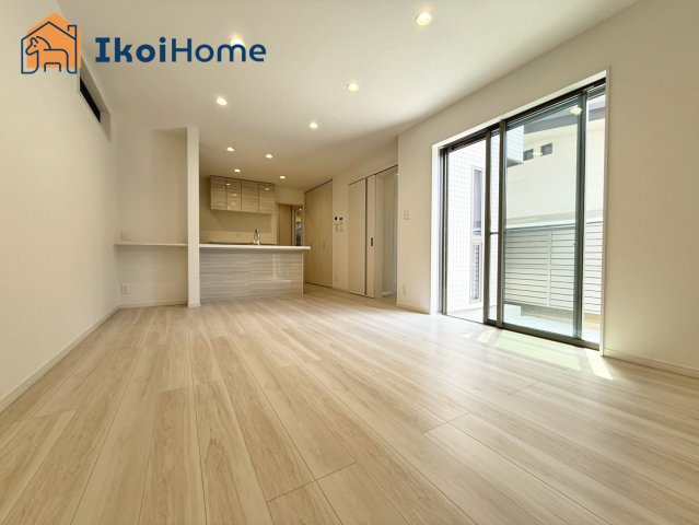 明石市二見町福里　新築戸建の居間・リビング|◆同社施工例◆フロアーコーティング・エアコン・壁掛けテレビ・などを住宅ローンに組込む事も可能です