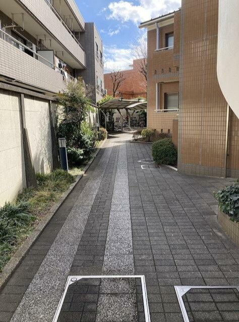 杉並区和泉２丁目の賃貸マンションの駐車場
