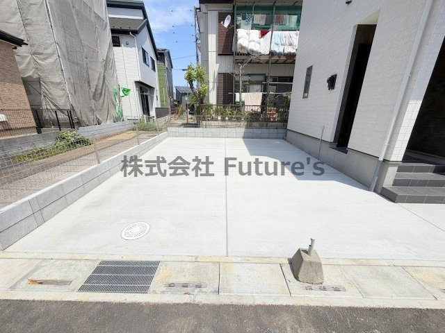 三郷市戸ケ崎5丁目　新築戸建　全10棟　D号棟の駐車場|カースペース並列2台可能