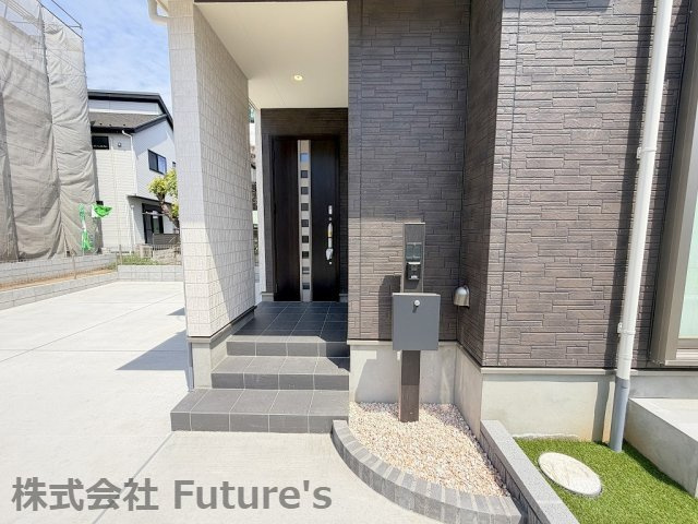 三郷市戸ケ崎5丁目　新築戸建　全10棟　D号棟のエントランス|玄関アプローチ