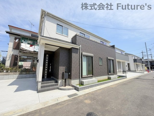 三郷市戸ケ崎5丁目　新築戸建　全10棟　D号棟の外観|■八潮駅・金町駅までバス便があり、バス停までも徒歩3分！