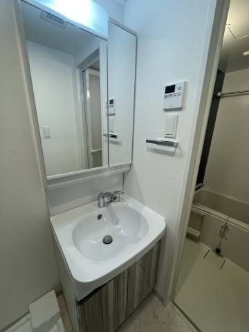 S-RESIDENCE新大阪Rishの独立洗面台|同マンション反転タイプを表示しています