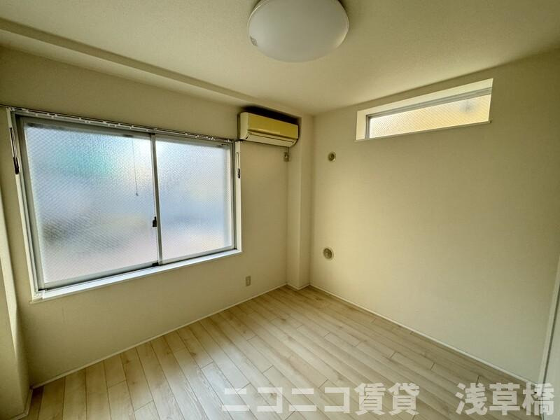 b'CASA東日暮里のバルコニー
