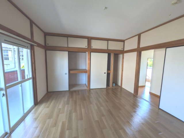 北葛飾郡杉戸町高野台西５丁目のアパートの玄関