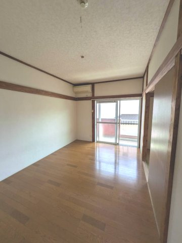 北葛飾郡杉戸町高野台西５丁目のアパートの居間・リビング|5/11迄に畳を床に変更します。