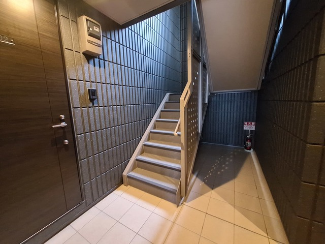ＲＯＹＡＬ　ＳＴＡＧＥのロビー|オートロック内共用部