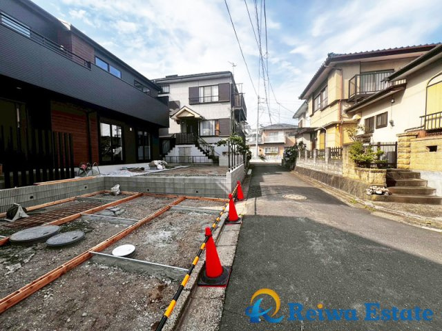 新築戸建　茅ヶ崎市芹沢の前面道路含む現地写真