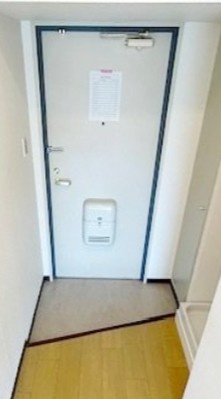横浜市神奈川区子安通２丁目の賃貸マンションの玄関