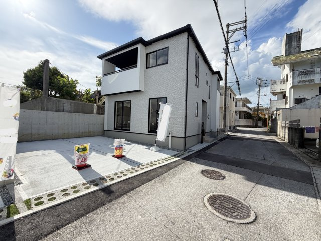 南城市玉城親慶原（全2棟）の外観|1号棟　並列駐車2台完備♪