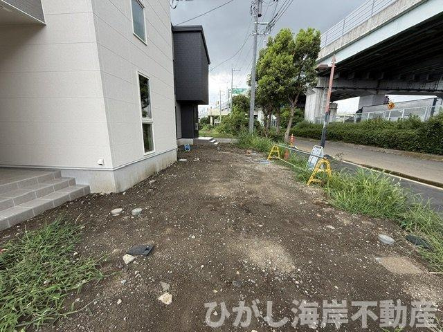 茅ヶ崎市西久保　新築戸建　全4棟の駐車場|8月15日撮影　外構工事中　駐車スペース