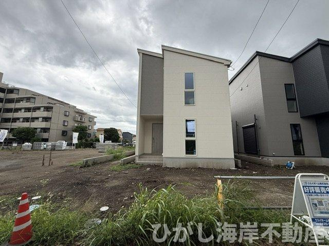 茅ヶ崎市西久保　新築戸建　全4棟の前面道路含む現地写真|6月15日撮影　建築中　現地外観