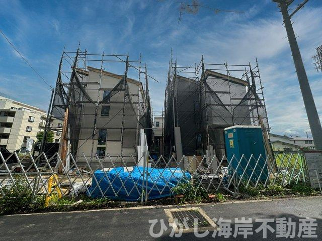 茅ヶ崎市西久保　新築戸建　全4棟の前面道路含む現地写真|6月15日撮影　建築中　現地外観