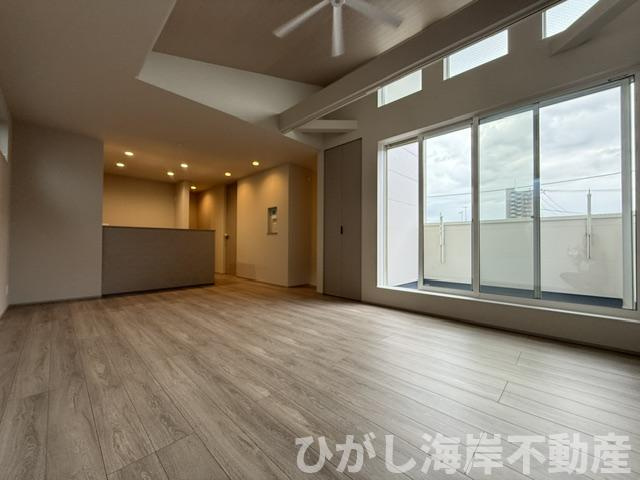茅ヶ崎市西久保　新築戸建　全4棟の居間・リビング|18.8帖　吹抜付LDK