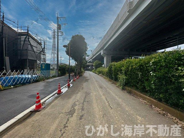 茅ヶ崎市西久保　新築戸建　全4棟の前面道路含む現地写真|6月15日撮影　建築中　現地外観