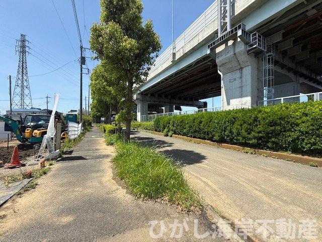 茅ヶ崎市西久保　新築戸建　全4棟の前面道路含む現地写真|5月2日撮影　建築中　現地外観