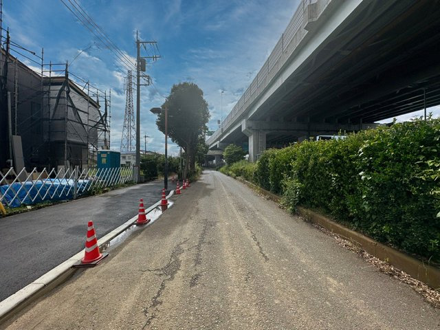 茅ヶ崎市西久保　新築戸建　全4棟の前面道路含む現地写真|6月15日撮影　建築中　現地外観