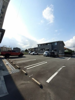 【駐車場】 | サニーレジデンスＢ | 駐車場に車を止められます