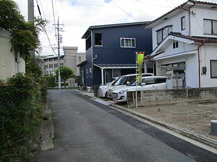 佐伯区美の里２丁目の前面道路含む現地写真