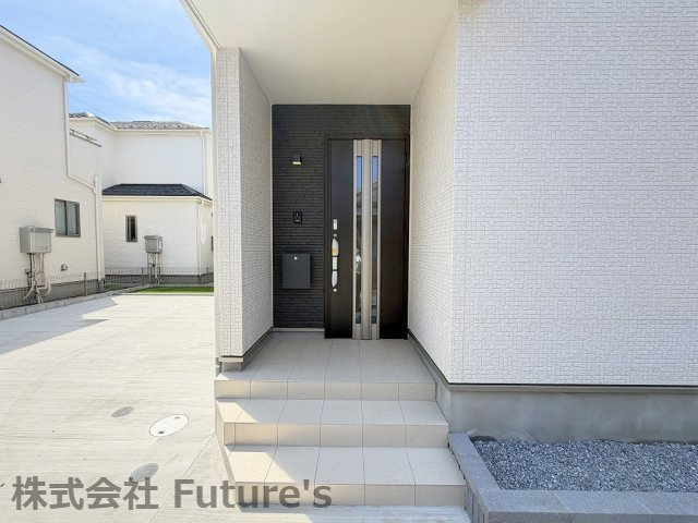 三郷市戸ケ崎5丁目　新築戸建　全10棟　B号棟のエントランス|玄関アプローチ