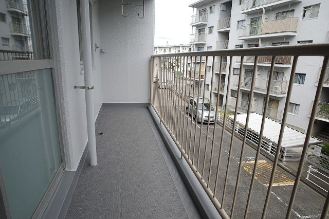 上高丸厚生年金住宅2号棟のバルコニー|日当たりの良いバルコニー
